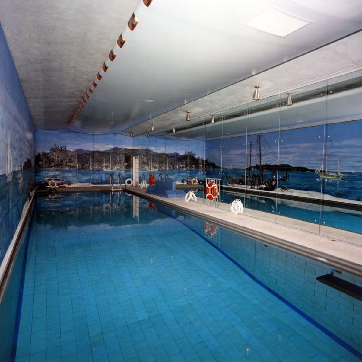 La sala de prensa está ubicada en el ala oeste y fue el sitio de la piscina Roosevelt, construida en 1933. 