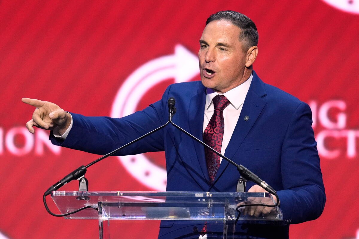 El ex jugador de fútbol profesional Jay Feely (en la foto de abril) es el candidato republicano para el primer distrito de Arizona.