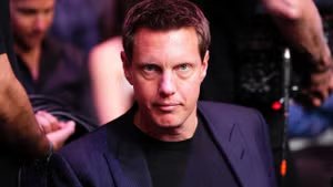 El director ejecutivo de Paramount, David Ellison, asiste al evento UFC 324 en T-Mobile Arena el 24 de enero de 2026 en Las Vegas. (Crédito: Jeff Bottari/Jufa LLC)