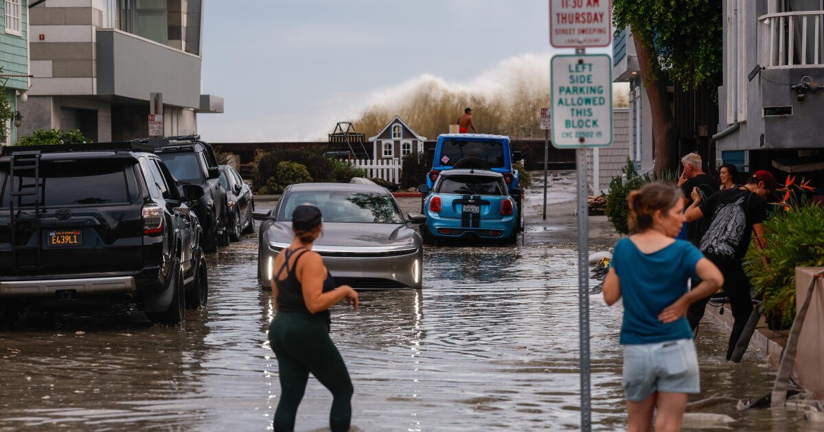 Decenas de casas en Long Beach fueron evacuadas debido a los daños de la tormenta y el alto oleaje