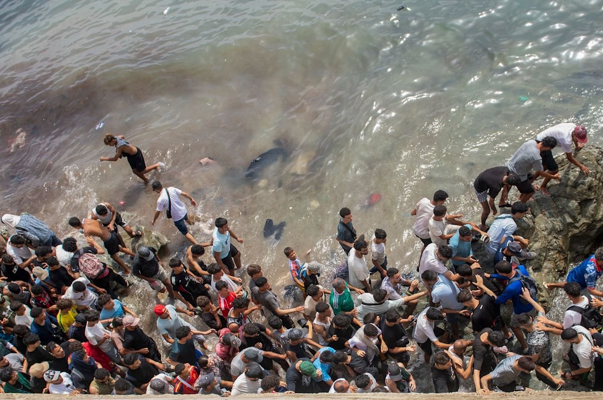 Italia amplía los controles fronterizos a los visitantes procedentes de España mientras continúa la disputa migratoria