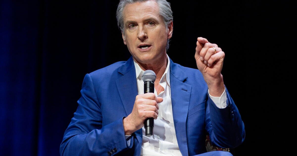 La demanda por difamación de Newsom contra Fox News está programada para ir a juicio en 2028