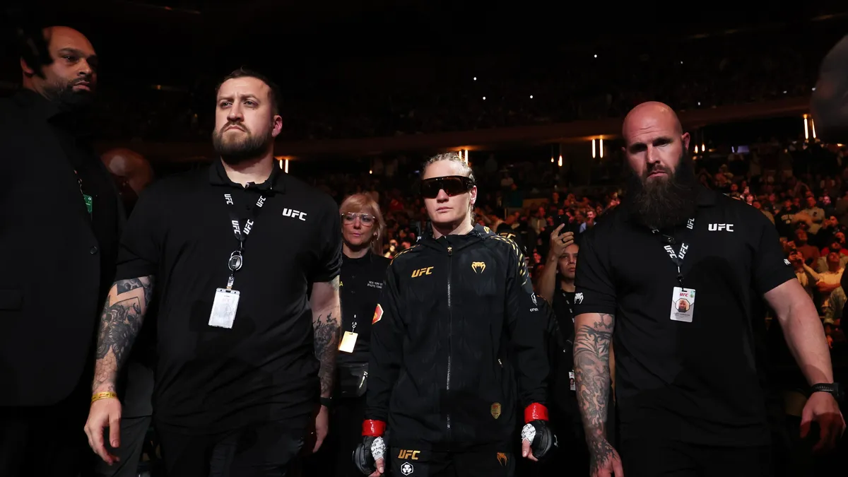 La salida del título de UFC de Valentina Shevchenko expone un importante doble rasero