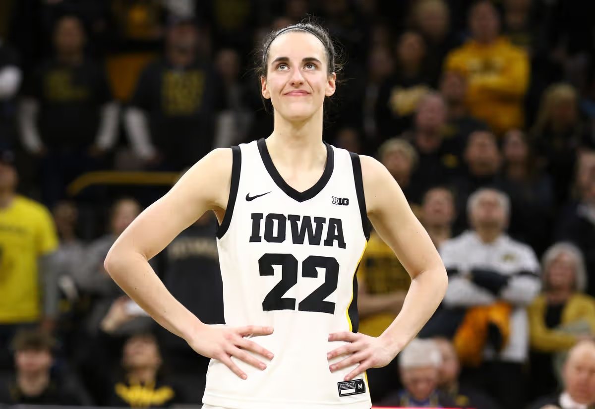 Clark contribuyó a múltiples récords de asistencia al baloncesto universitario femenino.