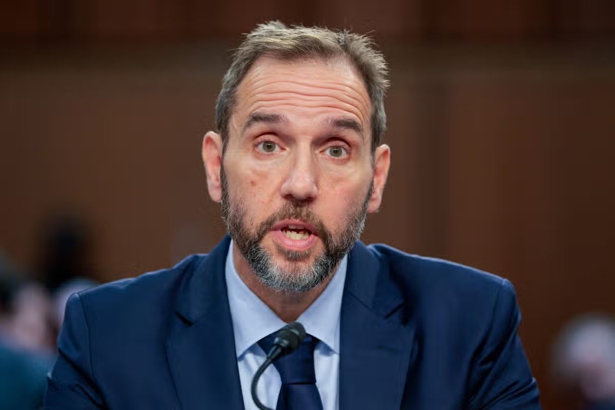El ex fiscal especial Jack Smith testifica en la audiencia y nombra a Caitlin Clark