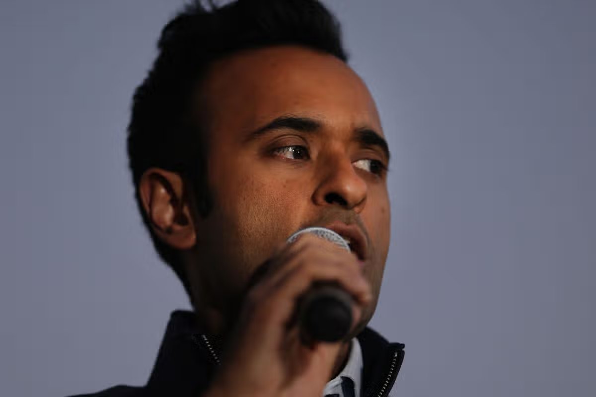 El candidato republicano a gobernador de Ohio, Vivek Ramaswamy, se une a otros republicanos en el mitin anual Circleville Pumpkin Show el 23 de octubre de 2026 en Circleville, Ohio.