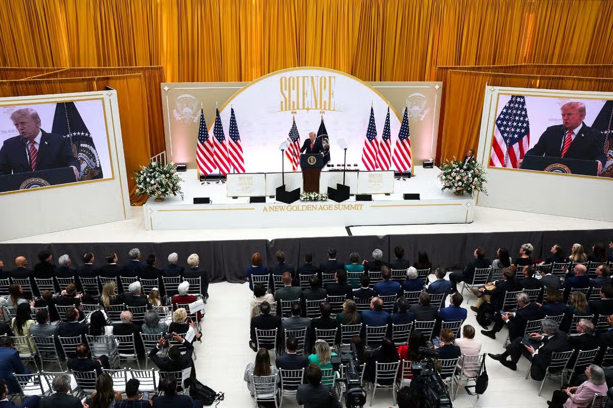 El presidente estadounidense Donald Trump habla sobre la edad de oro de Estados Unidos