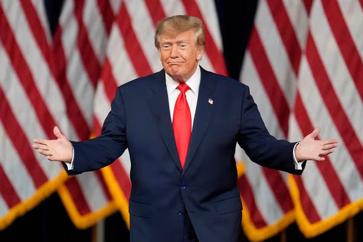 El presidente Donald Trump habla durante un mitin de campaña en el F&M Bank Arena el sábado 10 de octubre de 2026 en Clarksville, Tennessee. 