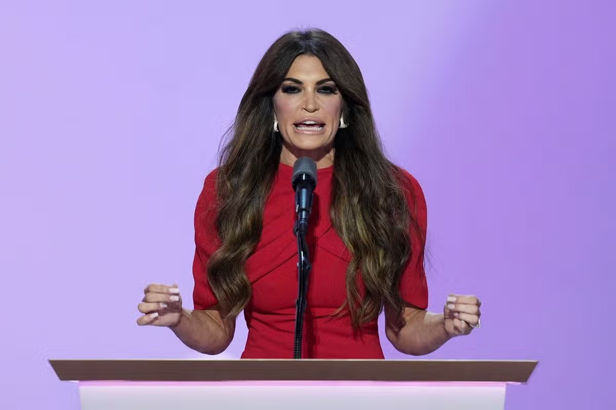 Kimberly Guilfoyle habla en la Convención Nacional Republicana en Milwaukee el 17 de julio de 2024