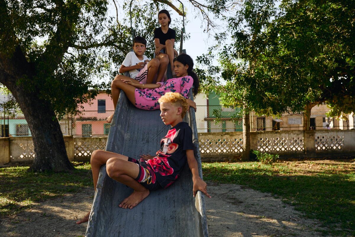 niños en un parque 