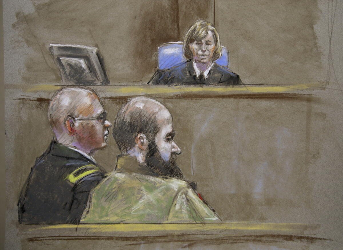 Nidal Malek Hassan aparece en un boceto de la sala del tribunal de 2013.