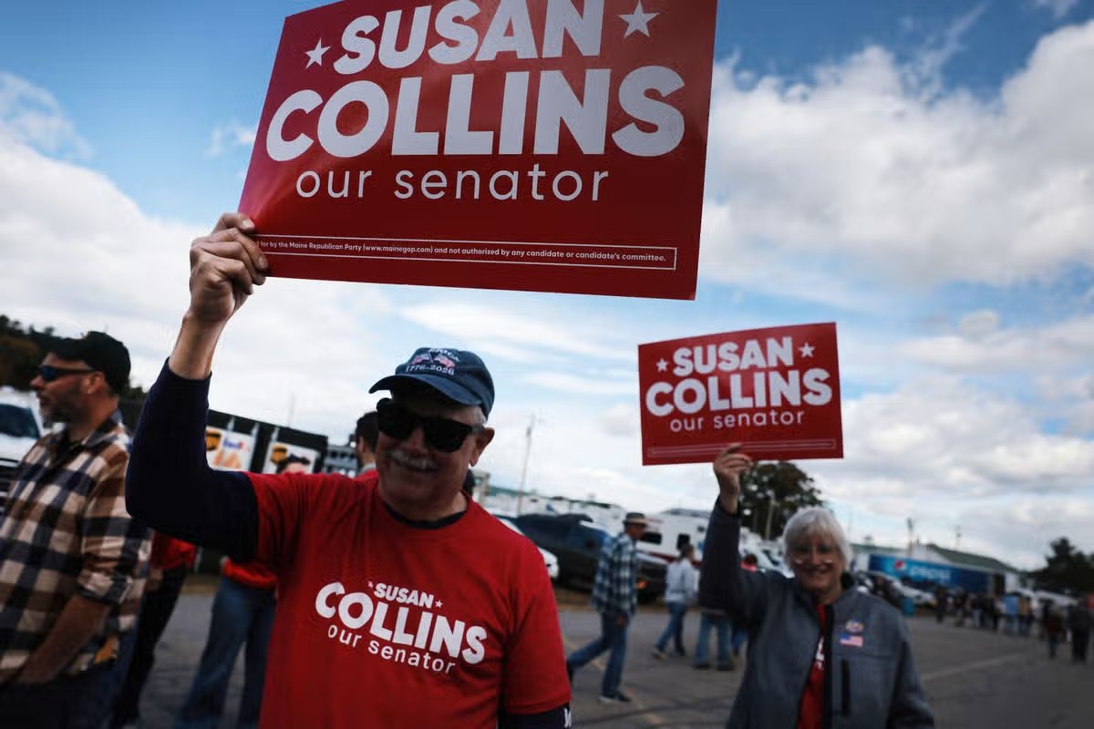 La senadora Susan Collins (R-ME) hace campaña en la Feria de Friburgo.