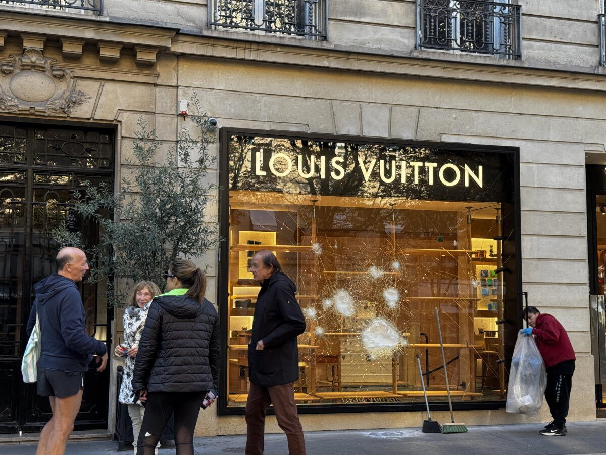 Las tiendas de lujo fueron saqueadas el sábado por la noche.