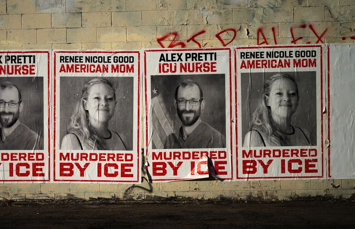 MINNEAPOLIS, MN - 12 DE FEBRERO: Se ven carteles que conmemoran a Renee Good y Alex Pretti en la pared de un edificio el 12 de febrero de 2026 en Minneapolis, Minnesota. El mes pasado, Goode y Pretty fueron asesinados a tiros por agentes federales de inmigración. Casa Blanca "zar fronterizo" Tom Homan anunció hoy que las operaciones federales de control de inmigración en el estado están llegando a su fin. (Foto de Stephen Matlen/Getty Images)
