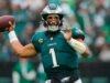 El mariscal de campo de los Eagles, Jalen Hurts, está fuera indefinidamente después de descubrir coágulos de sangre