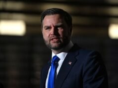 J.D. Vance hace afirmaciones confusas sobre las finanzas de la familia Trump