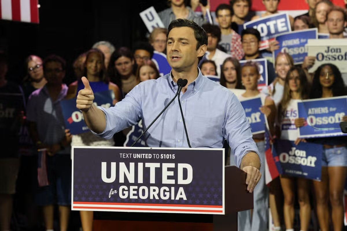 Jon Ossoff critica a Trump por "tonterías geriátricas" y se