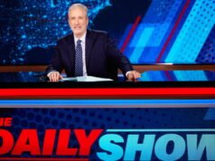 Jon Stewart seguirá en ‘The Daily Show’ hasta 2028