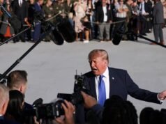 La extraña marca en el rostro de Donald Trump lo hace parecer ‘pez fuera del agua’