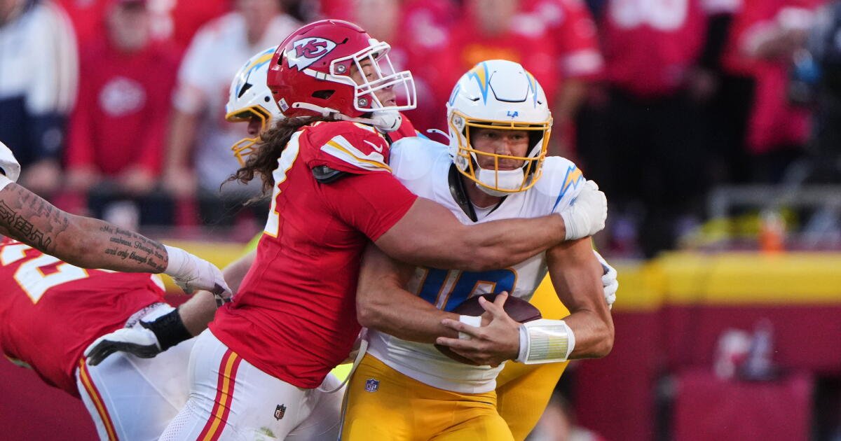 Los Chargers sufren su novena derrota consecutiva, cayendo a 0-6