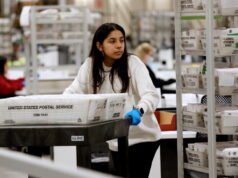 Principales demócratas se unen a un grupo de inmigrantes en California y Nevada para presentar una demanda por investigaciones electorales federales