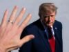 Se avecina una ola azul de mitad de mandato, mientras los demócratas planean investigaciones y el círculo íntimo de Trump lucha por conseguir abogados